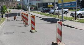 rwa remont zapadniętej studzienki na ul. Piłsudskiego. Są zmiany w organizacji ruchu