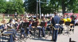 Orkiestra już w nowych strojach wystąpiła podczas uroczystości nadania imienia ZSA w...