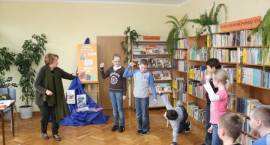 Spotkanie uczniów Szkoły Podstawowej nr 4 w Zambrowie z Wandą Chotomską