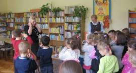 Majowe spotkania z przedszkolakami w bibliotece