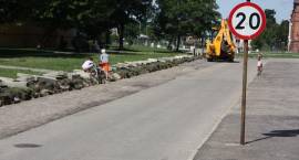 Nowe parkingi, chodniki oraz nawierzchnie dróg i placów powstają w Zambrowie
