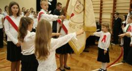 Pasowanie uczniów klas pierwszych w SP4