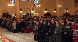 Uroczystość wprowadzenia relikwii bł. Jana Pawła II w postaci kropli krwi do kościoła...