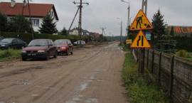 Urząd Miasta Zambrów i Startostwo Powiatowe w Zambrowie remontują drogi w mieście.