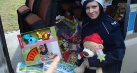 Policjanci w roli Świętego Mikołaja