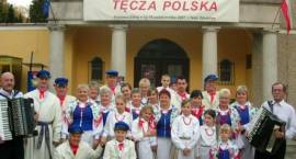 Zespół Folklorystyczny Przed Teatrem Zdrojowym w Polanicy Zdroju /Fot. z archiwum TFR