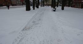 Nawrót zimy. Bardzo trudne warunki na drogach i chodnikach