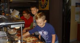 Przedszkolaki z wizytą w pizzerii