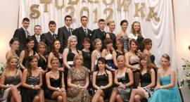 Studniówka 2012 Zespół Szkół Ogólnokształcących w Zambrowie. Zdjęcia Grupowe. / Foto...