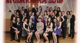 Studniówka w ZSA 2015. Zdjęcia grupowe.