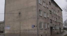 Jeden z bloków, który zostanie w tym roku ocieplony i otynkowany /Fot. 25.02.2008 r....
