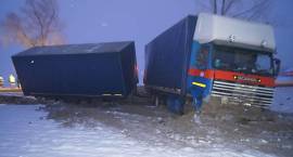 Skutki wypadku na drodze nr 8 w okolicach Ostrożnego (gm. Szumowo, powiat Zambrów) w...