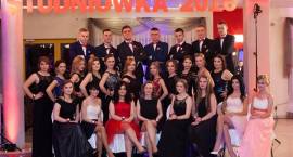 Studniówka ZS1 2016. Zdjęcia grupowe