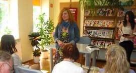 Pisarka Katarzyna Enerlich odwiedziła Miejską Bibliotekę Publiczną w Zambrowie
