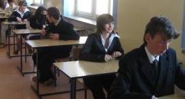 Uczniowie MG1 na kilka minut przed rozpoczęciem I części egzaminu /Fot. Łukasz Laskowski