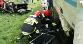 Akcja ratunkowa po tragicznym wypadku na drodze nr 8 w okolicy miejscowości Podłaki...