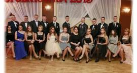 Studniówka w ZSA 2015. Zdjęcia grupowe.