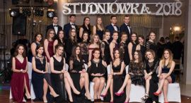 Studniówka ZSO 2018. Zdjęcia grupowe