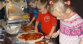 Przedszkolaki z wizytą w pizzerii