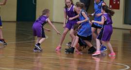 Klasy sportowe rywalizują w koszykówce