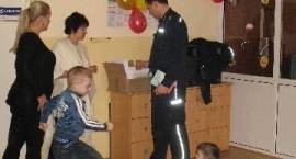Funkcjonariusze zambrowskiej policji spotykają się z przedszklakami i uczniami w ramach...