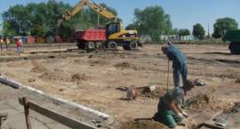 Trwa budowa boisk przy SP3 w Zambrowie w ramach programu Orlik 2012 (2008.07.28-31)...