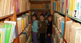 Pięciolatki z MP3 z wizytą w bibliotece szkolnej w SP3
