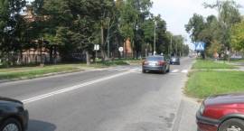 Jedno z dwóch przejść dla pieszych przez Al. Woj. Pol. na wysokości SP3