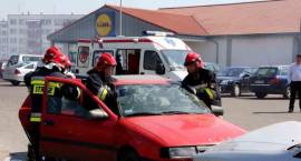 Ćwiczenia ratownicz-gaśnicze przy sklepie LIDL i stacji paliw Orlen w Zambrowie w dn....