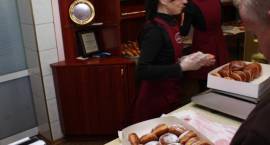 W Tłusty Czwartek od samego rana w najpopularniejszej ciastkarni w Zambrowie - Anna -...