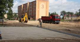 Trwa budowa Orlika przy Szkole Podstawowej nr 5 w Zambrowie