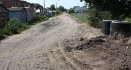 Odcinek ul. Ogrodowej czekający na pozwolenie na budowę. Stan prac na 06.07.2010 r.