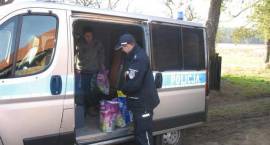 Niebieska paczka od policjantów