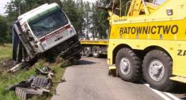 TIR w rowie w m.Warchoły /Fot. SOS ASSISTANCE Marek Rytelewski