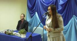 Dyrektor MOK Marta Konopka (z prawej) i Janusz Kulesza (z lewej) podczas prezentacji...