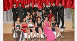 2011 I 15 - Studniówka w ZSA - zdjęcia grupowe