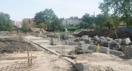 Prace budowlane przy hali sportowej przy ZSO  - sierpień 2007 r./Fot. Daniel Miedzik