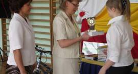 Pożegnanie absolwentów w SP3 Zambrów (Prymus Szkoły 2007/2008 - Katarzyna Bujko)/Fot....