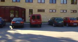 Parking przy KRUS - VW Passat i dostawczy Citroen zajmują 3 miejsca - godziny poranne,...