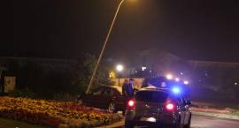 Kierowca dostawczego Lublina ściął znaki drogowe, przejechał przez środek ronda i...