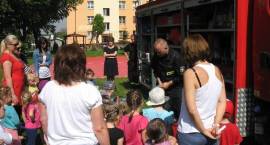 Spotkanie policjantów i strażaków z przedszkolakami w Miejskim Przedszkolu nr 1 w...