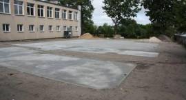 Budowa placu zabaw przy SP5 w Zambrowie