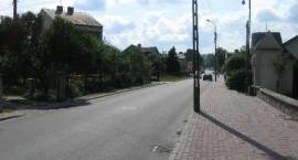 ul. Cmentarna jedziemy do ul. Handlowej i skręcamy w lewo