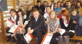 Apel Papieski w Zespole Szkół Stowarzyszenia Wspierania Edukacji i Rynku Pracy w Zambrowie