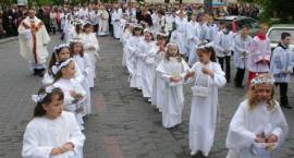 Boże Ciało - procesja ulicami miasta w parafii Trójcy Św. w Zambrowie /Fot. Jarosław...