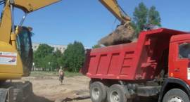Trwa budowa boisk przy SP3 w Zambrowie w ramach programu Orlik 2012 (2008.07.28-31)...