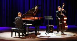 Koncert jazzowy w wykonaniu Adama Kowalewskiego oraz Piotra Wyleżoła