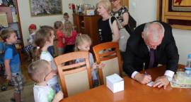 Dzieci podziękowały burmistrzowi za Dzień Dziecka