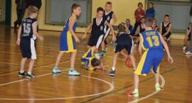 Klasy sportowe rywalizują w koszykówce
