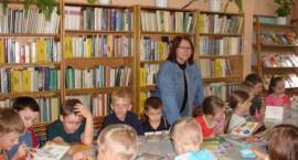 Uczniowie SP5 podczas wizyty w Bibliotece Publicznej MOK /Fot. z zasobów SP5